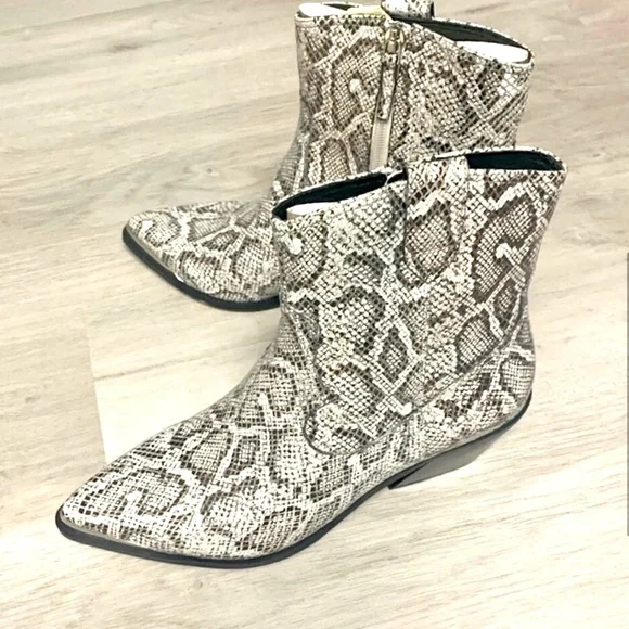 Villa Rouge Calfskin Leather Snake Print Boots. - Picture 5 of 8